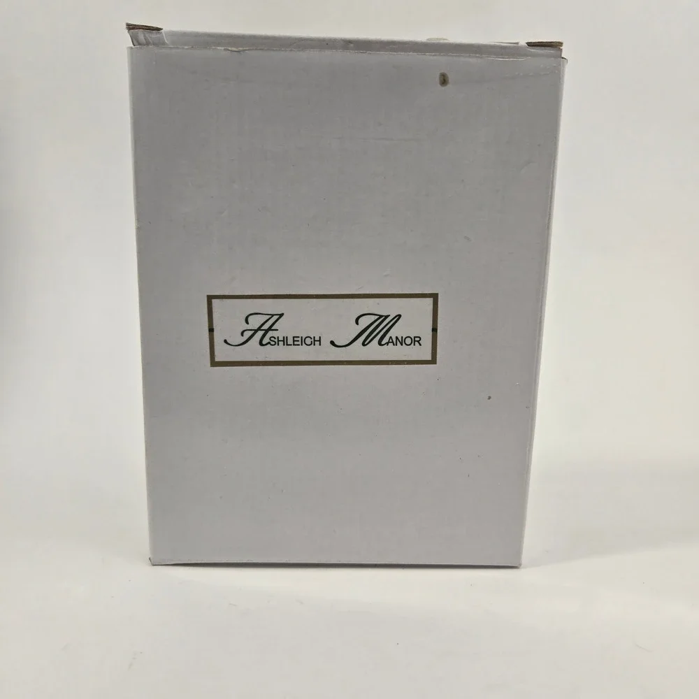 Ashleigh Manor elegant vintage